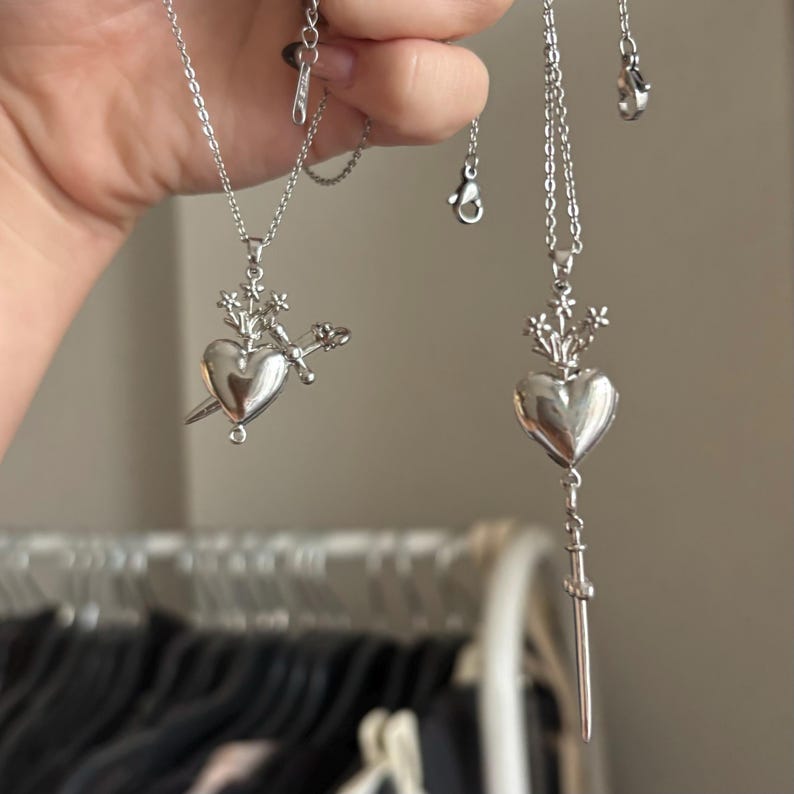 گردنبندقلب وشمشیر